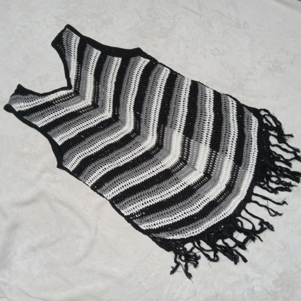 Cato Crochet Knit Front Tie Cover Up Fringe Vest sz Medium - Picture 2 of 8